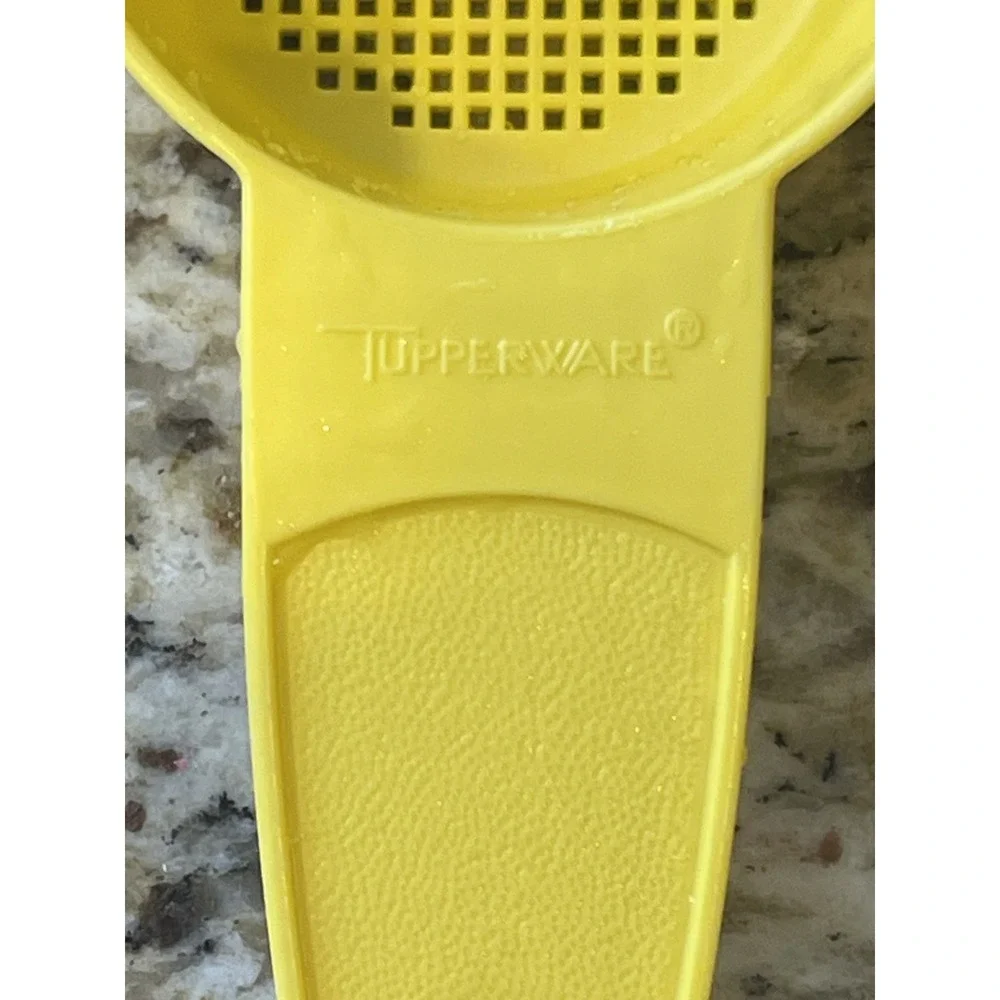 Vintage 80's New Yellow‎ Tupperware MINI Strainer Strainer Colander (1)